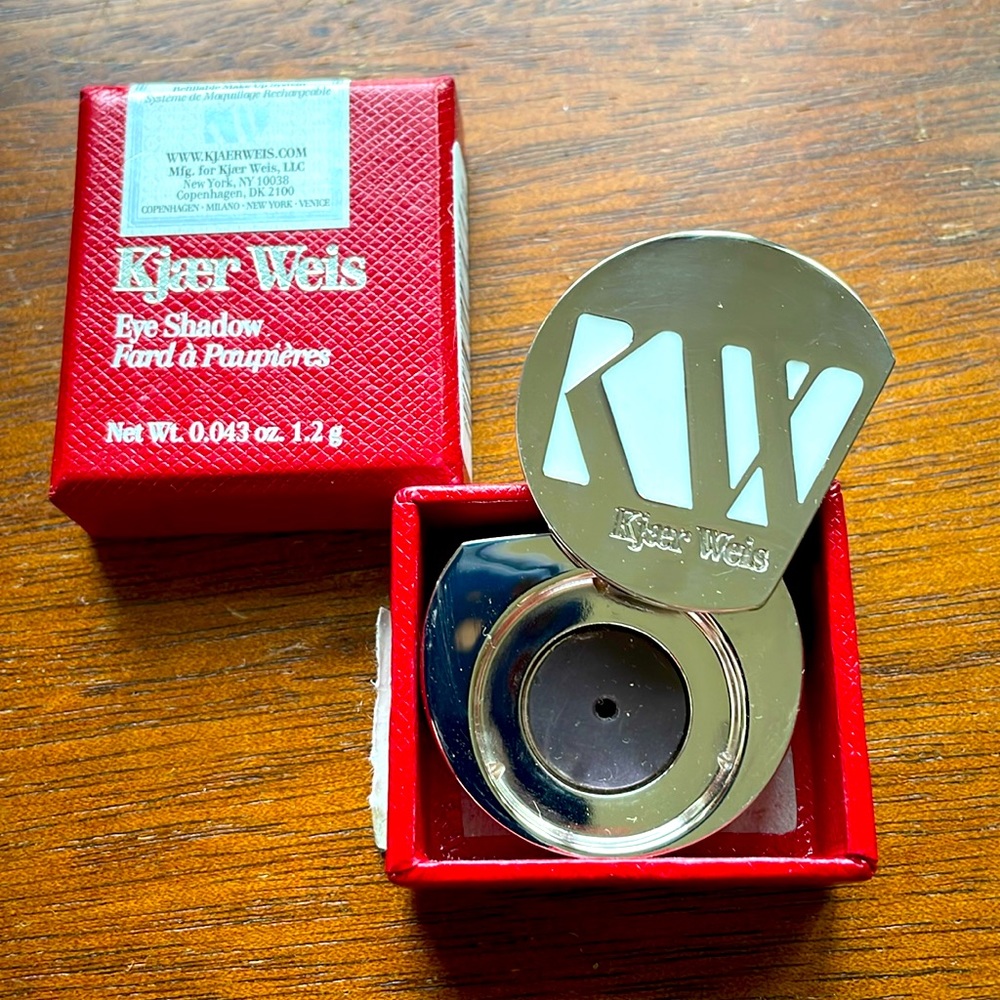 Kjaer Weis Iconic Edition Eye Shadow compact